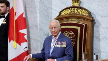 Charles III congédie brutalement un employé après un incident