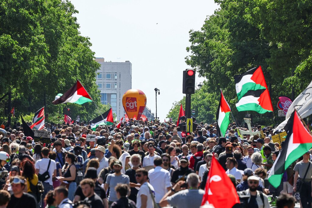 En images – Le 1er mai dans les rues : défilés et actions revendicatives En images – Le 1er mai dans les rues : défilés et actions revendicatives