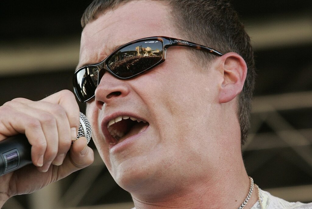 Le groupe 3 Doors Down annule sa tournée : le chanteur Brad Arnold lutte contre le cancer Le groupe 3 Doors Down annule sa tournée : le chanteur Brad Arnold lutte contre le cancer