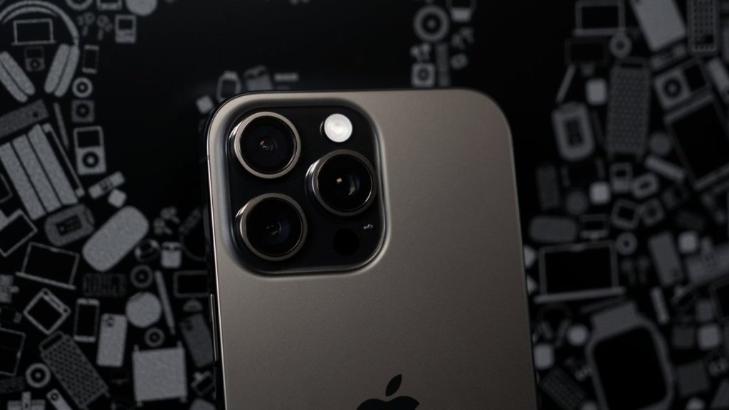 La Californie s’apprête à contester le tarif sur les iPhone imposé par Trump