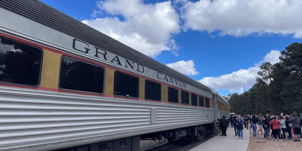 J’ai laissé ma voiture et pris le train pour le Grand Canyon. Le voyage long valait bien les 80 $ J’ai laissé ma voiture et pris le train pour le Grand Canyon. Le voyage long valait bien les 80 $