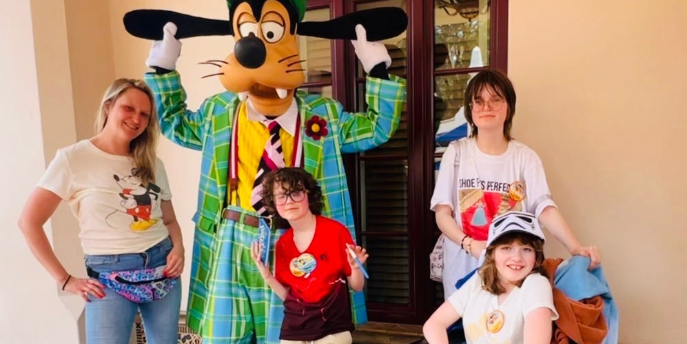 Mère célibataire, j’ai emmené mes trois enfants à Disneyland : épuisant mais mon voyage préféré Mère célibataire, j’ai emmené mes trois enfants à Disneyland : épuisant mais mon voyage préféré