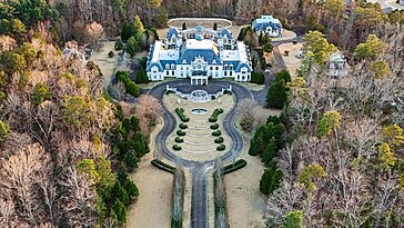 La plus vaste demeure d’Alabama, célèbre pour son allée en guitare, est en vente. Découvrez le Versailles de Shoal Creek