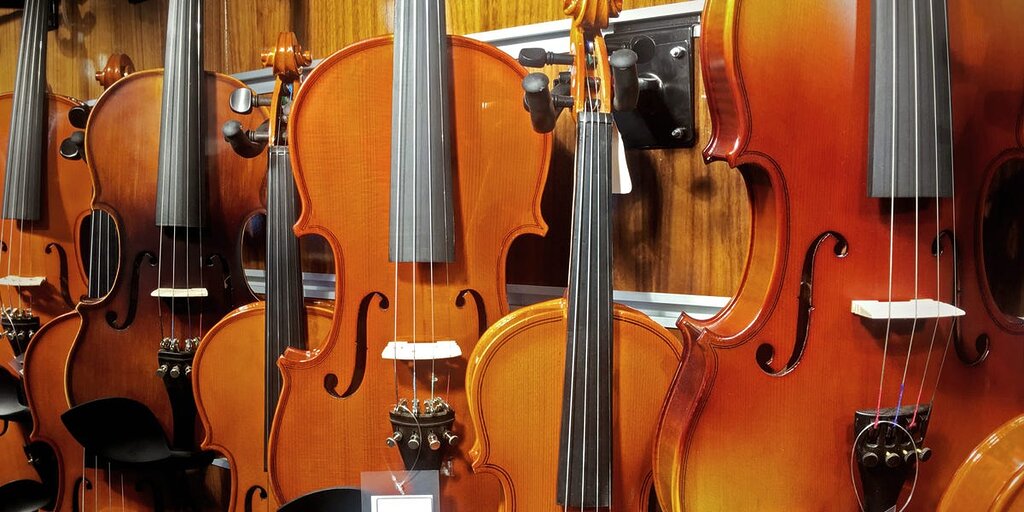 Je veux offrir un violoncelle à ma fille, mais mon partenaire trouve cela superflu. Comment le convaincre