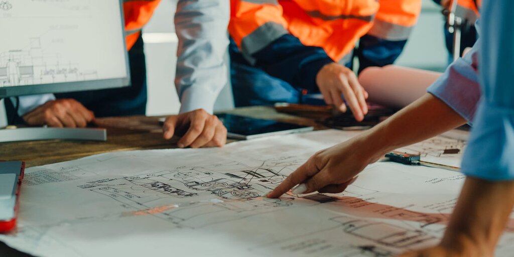 Les métiers qualifiés en construction, services publics et pétrole dominent la croissance sur LinkedIn