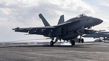 Un porte-avions américain en mer Rouge a perdu un troisième Super Hornet de 60 millions de dollars lors d’un atterrissage