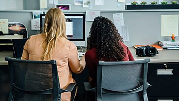 Après son diplôme, j’ai aidé ma fille à être embauchée dans mon entreprise, mais je doute parfois