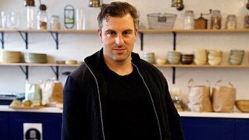 Le PDG d’Airbnb, Brian Chesky, achève sa routine nocturne aux premières heures du matin