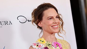 Hilary Swank affirme avoir un terme plus juste pour décrire ses jumeaux entrant dans la phase des deux ans