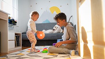 Malgré neuf ans d’écart, je craignais pour leur relation, mais ils sont devenus de vrais amis