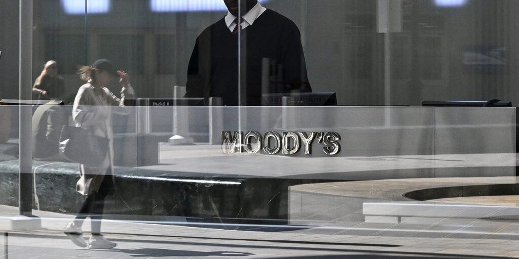 Moody’s rétrograde les États-Unis en raison de la hausse de la dette fédérale Moody’s rétrograde les États-Unis en raison de la hausse de la dette fédérale