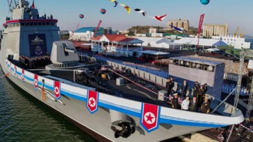 La Corée du Nord a déclaré que son destroyer de 5000 tonnes a été partiellement endommagé au lancement