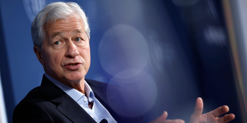 Jamie Dimon se dit capitaliste patriote américain, tout en saluant les succès de la Chine Jamie Dimon se dit capitaliste patriote américain, tout en saluant les succès de la Chine