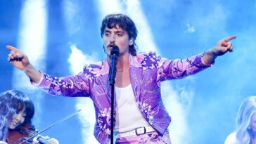 Procurez-vous des billets pour les concerts de Benson Boone à Chicago, Nashville, Austin et ailleurs
