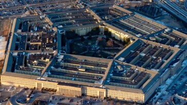 Le Pentagone a créé un incubateur inspiré de Y Combinator pour renforcer la tech de défense sur les campus