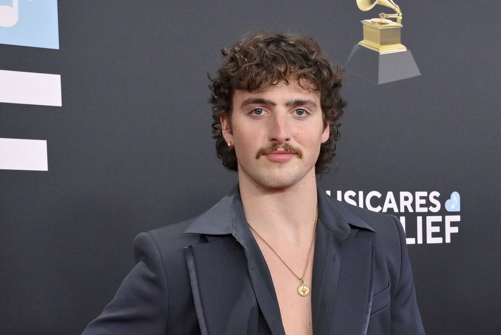 Aux American Music Awards, Benson Boone et Lainey Wilson offrent une prestation exclusive sur scène