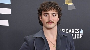 Aux American Music Awards, Benson Boone et Lainey Wilson offrent une prestation exclusive sur scène