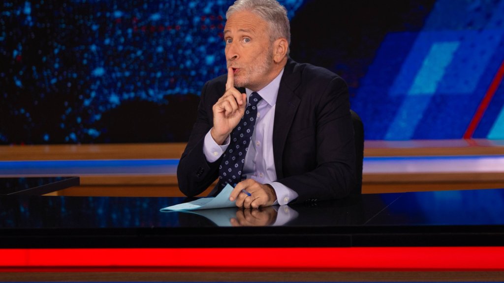 Jon Stewart critique CNN pour la promotion d’un livre sur la santé de Biden