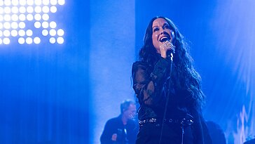 Alanis Morissette chante « Ironic » dans l’émission « Everybody’s Live »