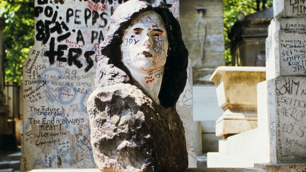Un buste volé de la tombe de Jim Morrison a été retrouvé après presque 40 ans Un buste volé de la tombe de Jim Morrison a été retrouvé après presque 40 ans