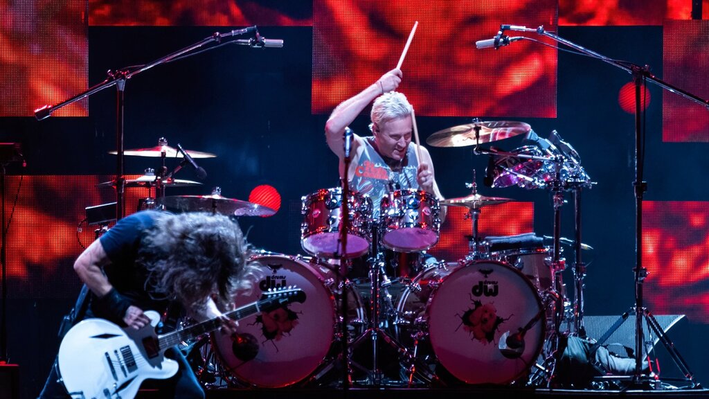 Assistez au solo de batterie de Josh Freese lors du dernier concert public des Foo Fighters