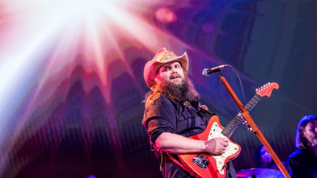 Écoutez Chris Stapleton s’enflammer avec sa nouvelle chanson « Bad as I Used to Be » sur F1