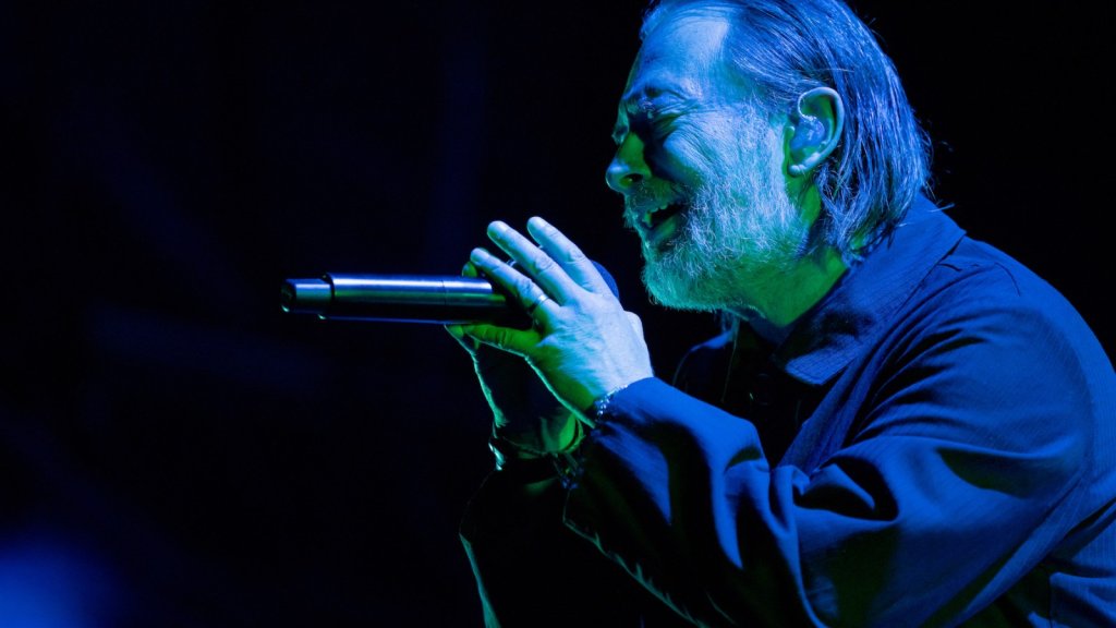 Thom Yorke revisite la chanson inédite « Gawpers » et la renomme « Dialing In » Thom Yorke revisite la chanson inédite « Gawpers » et la renomme « Dialing In »