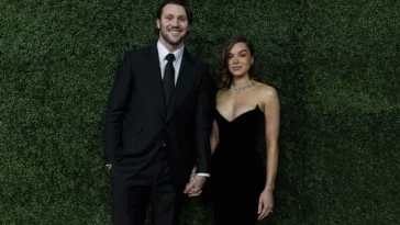 La bague de fiançailles de Hailee Steinfeld : un secret bien gardé d’Hollywood avant son mariage avec Josh Allen
