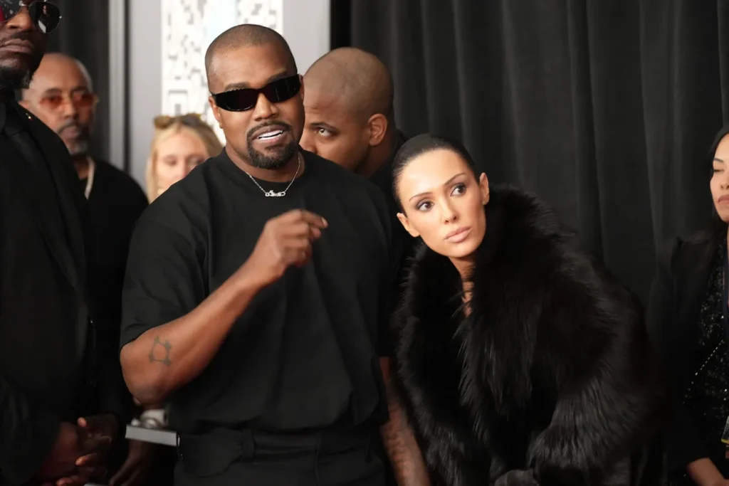 Une vidéo intrigante de danse et de baisers de Kanye « Ye » West et Bianca Censori apparaît