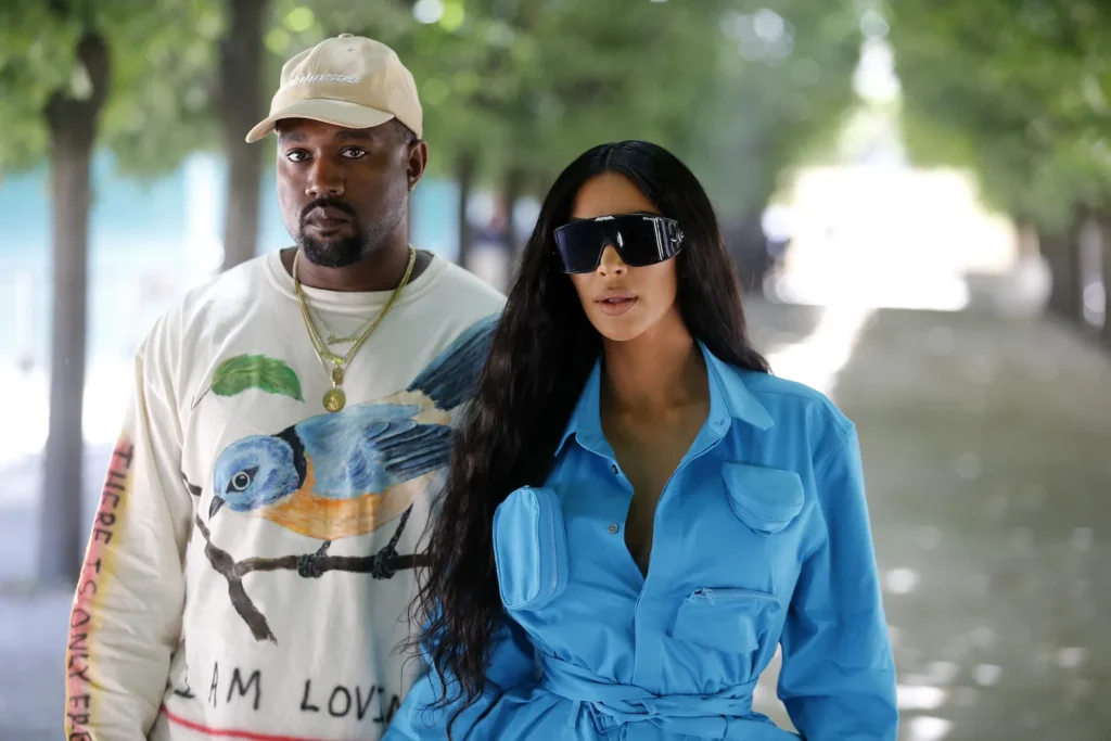 Selon des documents judiciaires, Kanye « Ye » West a mandaté un ex-employé pour enquêter sur Bianca Censori et la famille Kardashian