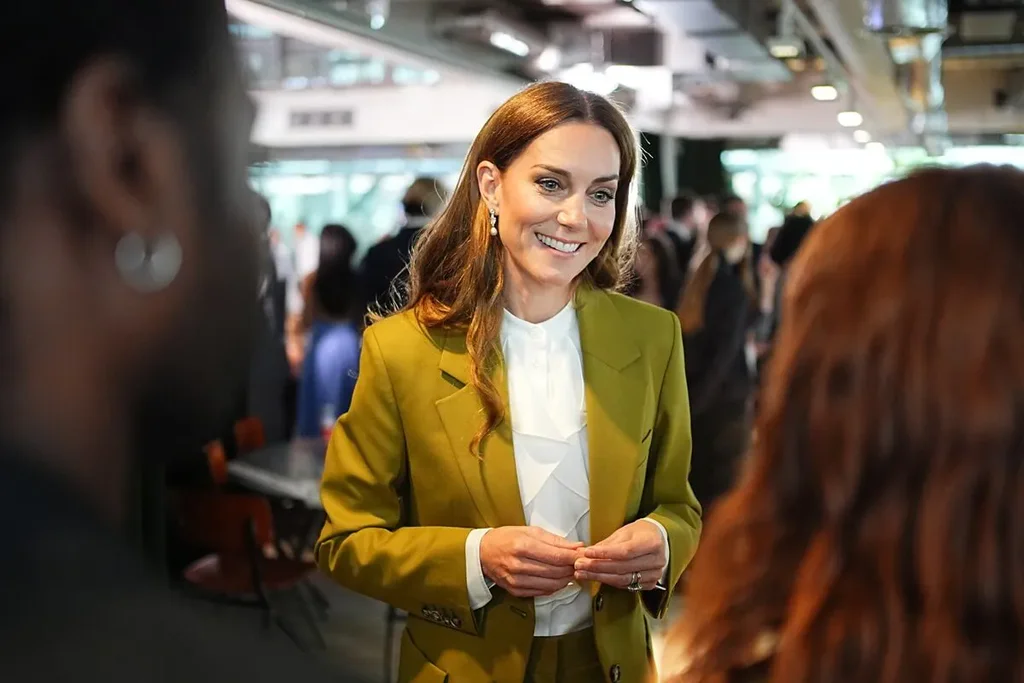 Un message caché dans la tenue de Kate Middleton ? Un expert révèle le signe secret pour Meghan Markle Un message caché dans la tenue de Kate Middleton ? Un expert révèle le signe secret pour Meghan Markle
