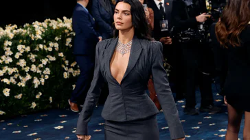 Un expert en langage corporel analyse la tension de Kendall Jenner et la confiance de Kylie Jenner au Met Gala