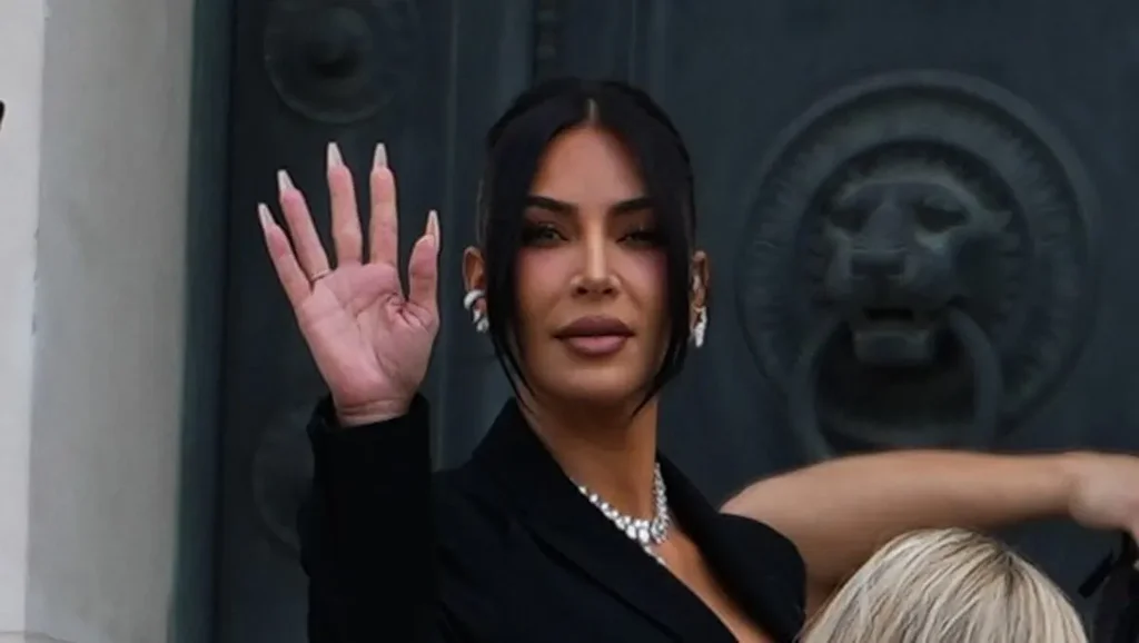 Kim Kardashian au procès du vol de bijoux à Paris : 7 millions de dollars en diamants portés