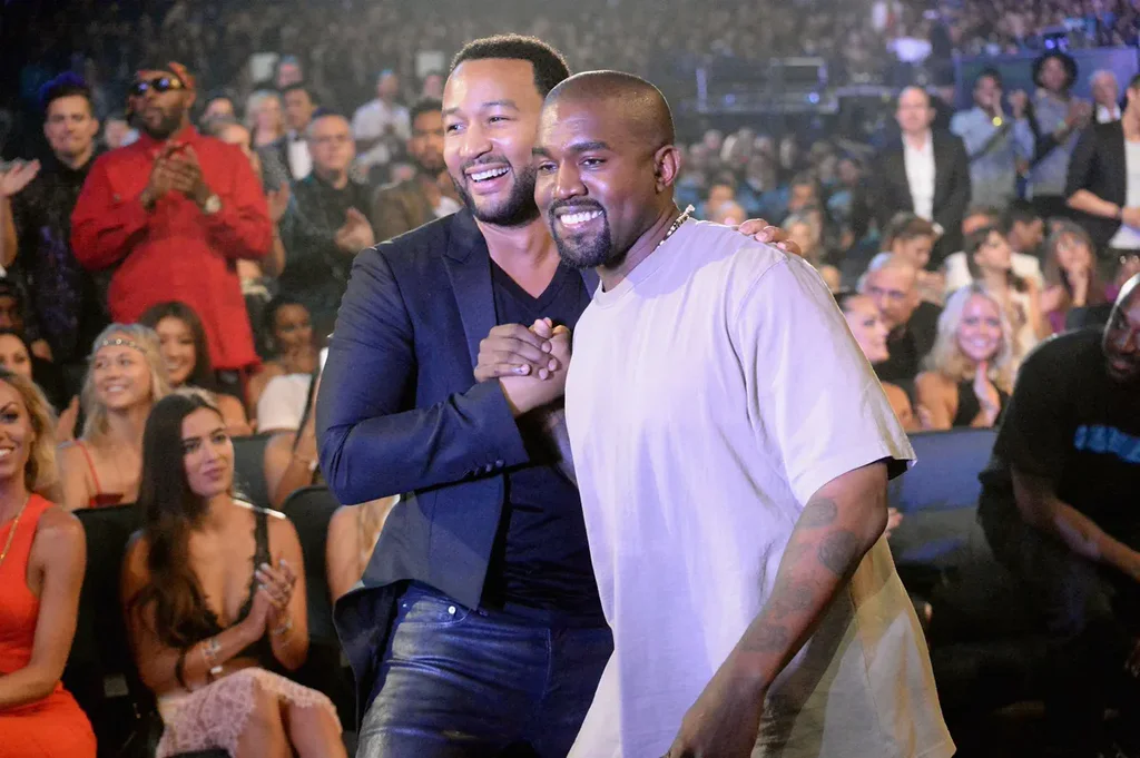 John Legend parle de la chute de Kanye West et partage sa tristesse