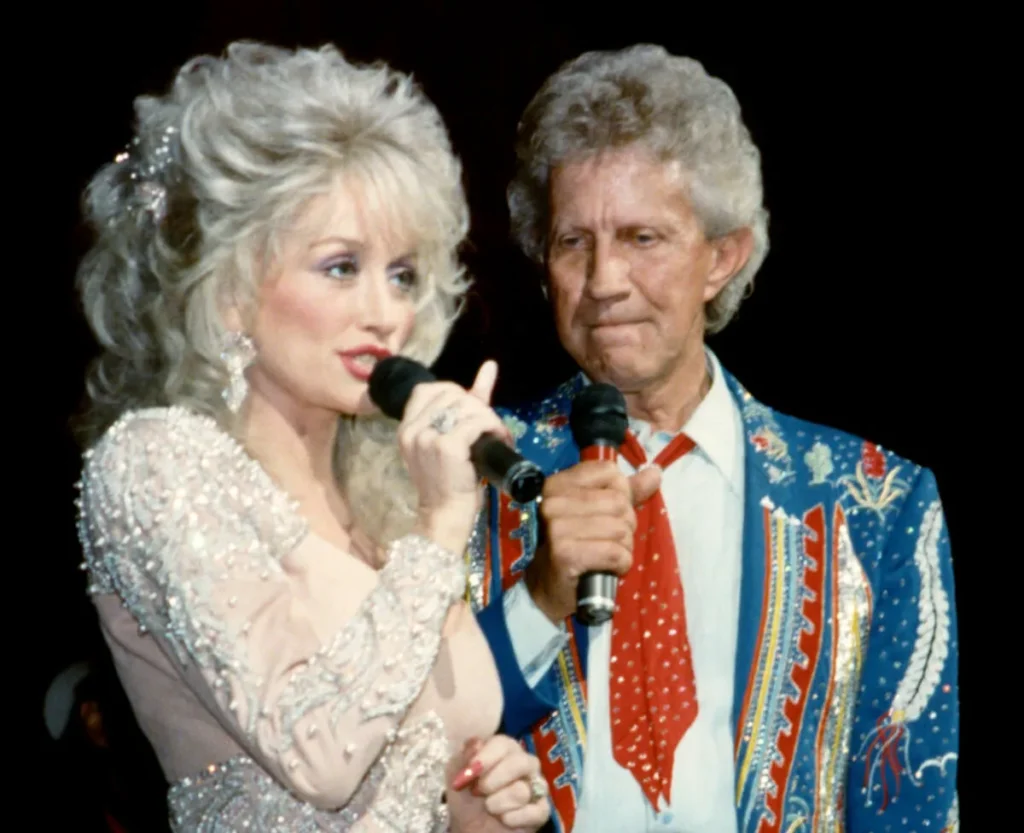 Dolly Parton : Porter Wagoner a averti de ne jamais lui faire confiance pour quoi que ce soit