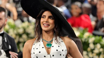 Priyanka Chopra arbore une gemme immense, l’une des plus grandes pierres précieuses au monde