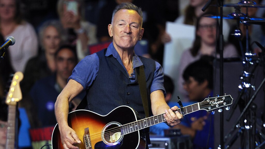 Lors du début de sa tournée en 2025, Bruce Springsteen qualifie Donald Trump de traître