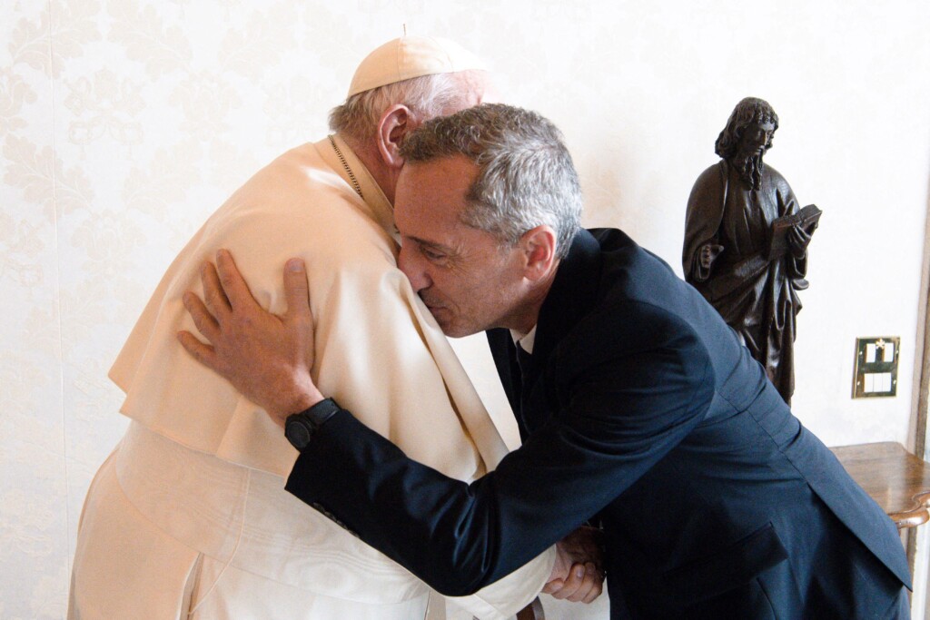 Lors de sa rencontre avec le pape François, Gad Elmaleh raconte son expérience humoristique