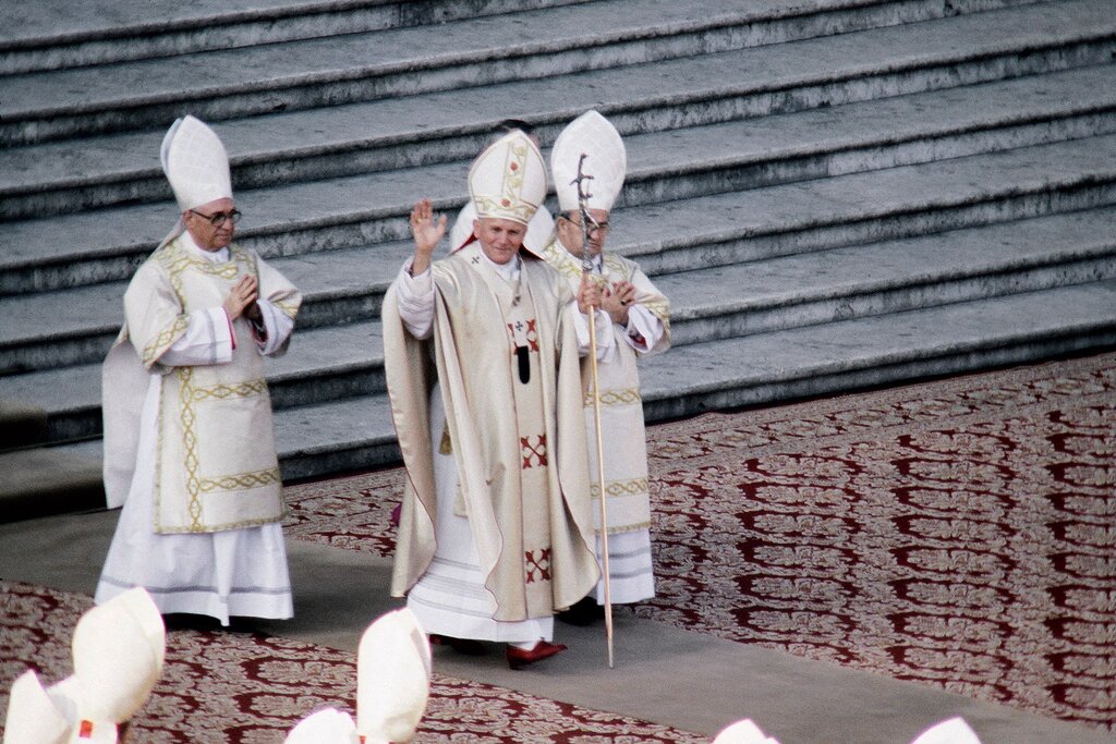 Lors du conclave ayant élu Jean-Paul II, de nombreux enjeux se sont joués en coulisses