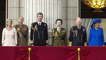 Anne et Camilla, doubles d’Elizabeth, Sophie, reflet de Diana : zoom sur les tenues des princesses au VE Day