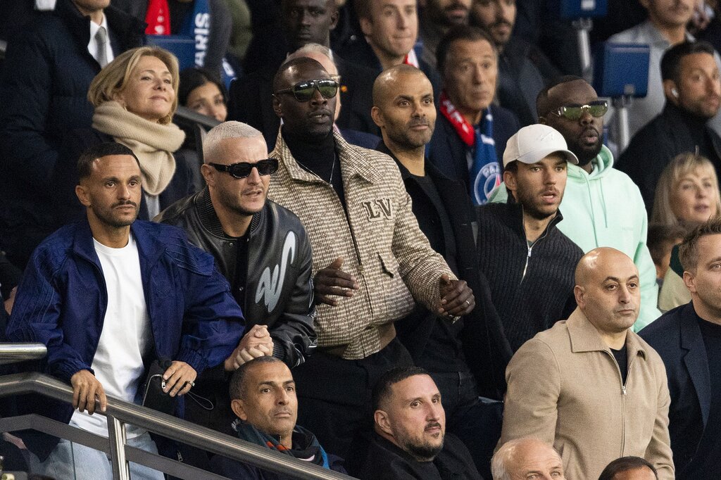 Omar Sy, DJ Snake, Jamel Debbouze et Gims : des stars en fête au Parc des Princes Omar Sy, DJ Snake, Jamel Debbouze et Gims : des stars en fête au Parc des Princes