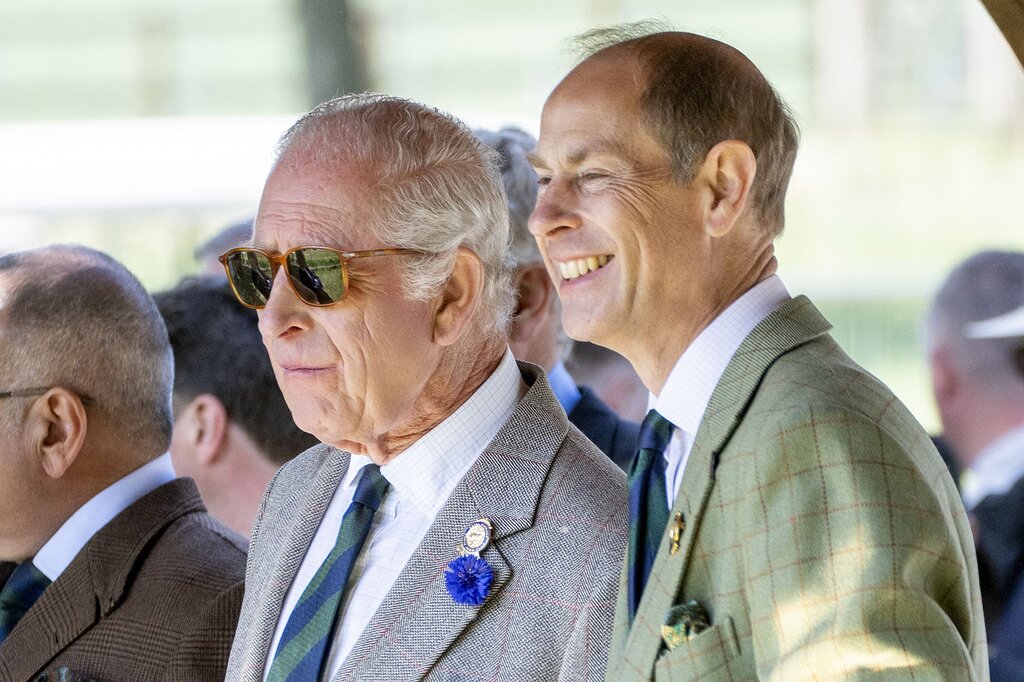 Le roi Charles III et son frère Edward assistent au Royal Windsor Horse Show