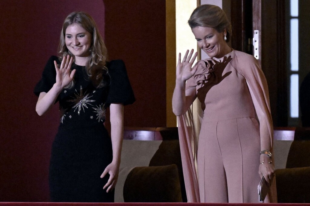 Élisabeth de Belgique resplendit en retrouvant Mathilde, malgré les incertitudes sur son avenir Élisabeth de Belgique resplendit en retrouvant Mathilde, malgré les incertitudes sur son avenir