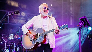 Yusuf, alias Cat Stevens, dévoile son autobiographie « Cat on the Road to Findout »