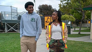 Mara Brock Akil partage sa nouvelle vision pour adapter le roman « Forever » de Judy Blume