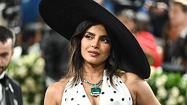 Lors du Met Gala, les bijoux de Pamela Anderson, Priyanka Chopra et Anne Hathaway brillent