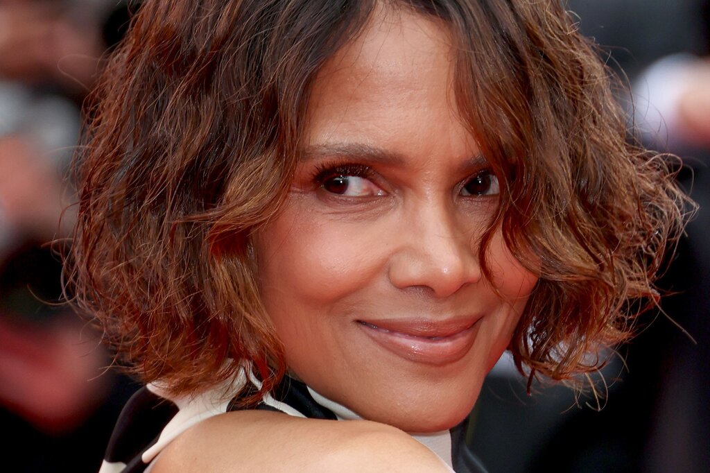 Halle Berry a dû modifier sa tenue à la dernière minute à cause des règles établies