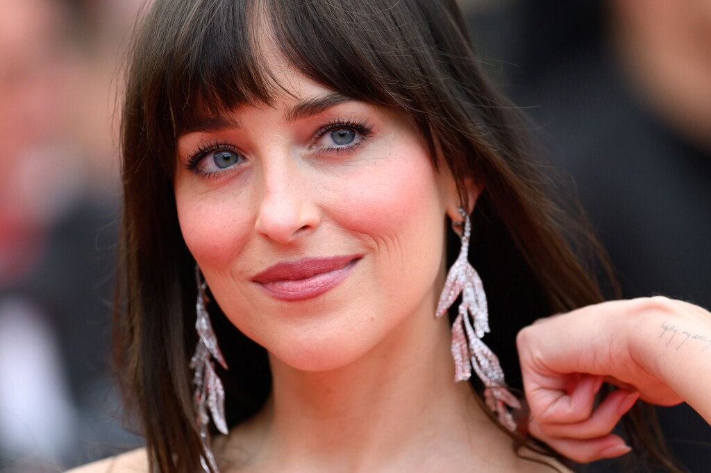 Dakota Johnson : un marathon de style entre paillettes, diamants et talons