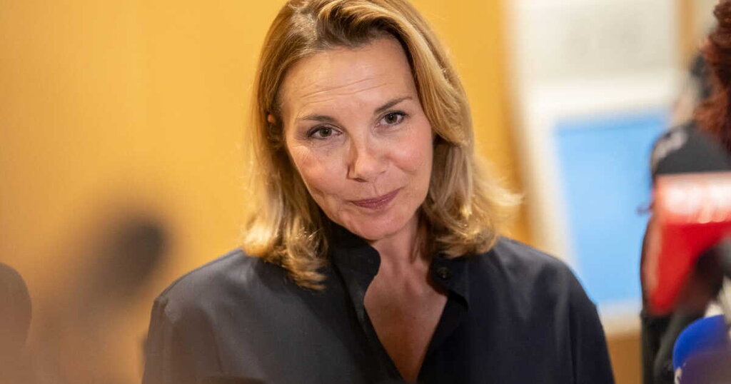 Amélie, qui accuse Gérard Depardieu, réagit à sa condamnation : « Lui, il travaille » Amélie, qui accuse Gérard Depardieu, réagit à sa condamnation : « Lui, il travaille »