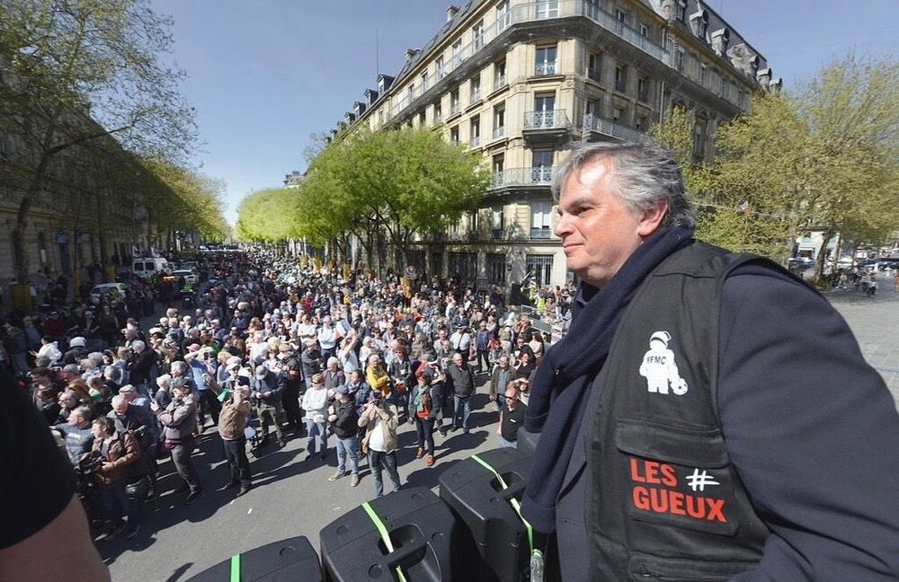 À Paris, Alexandre Jardin mène les Gueux dans leur combat contre les Zones à Faibles Émissions À Paris, Alexandre Jardin mène les Gueux dans leur combat contre les Zones à Faibles Émissions